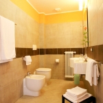 Girasole: bathroom