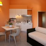 Melograno: Kitchen+sofabed