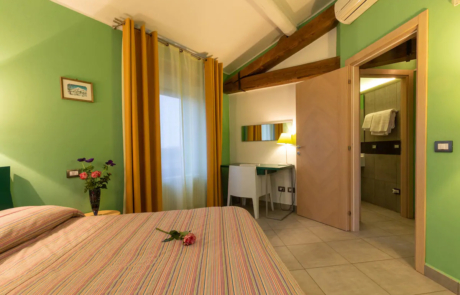 Alloro bedroom
